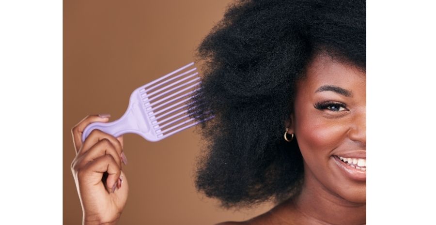 Comment faire pousser les cheveux crépus rapidement? Le guide complet - Beauté Hérins